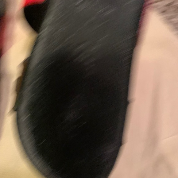 Louis Vuitton Slides Limited addition!!! - Picture 4 of 8